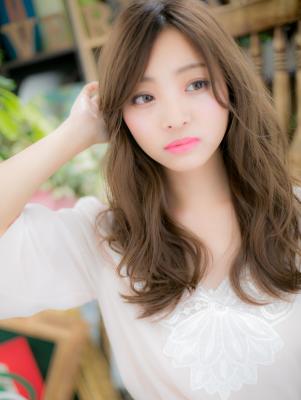 無造作ウェーブでフェミニンロング