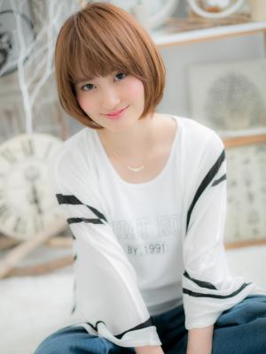 顔を包むサラツヤボブ
