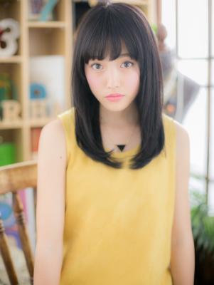 印象的な黒髪ストレート