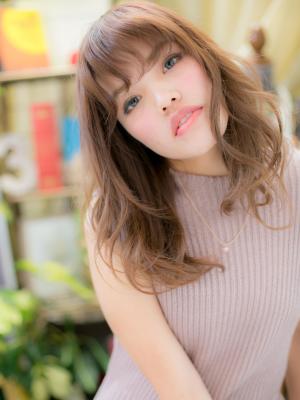 柔らかカールのミディアム