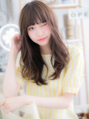 ゆるウェーブの抜け感フェミニン