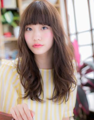 ゆるウェーブの抜け感フェミニン