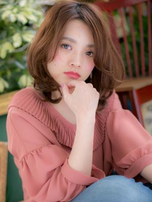 こなれ感あるくびれミディ