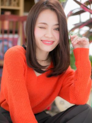 美人オーラ振りまく、フェミニンストレート