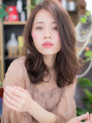 気だるい表情が似合う…リラクシーセミディ