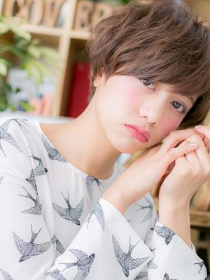 アシンメトリーな女っぷりショート