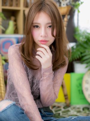 センターパートで大人ビューティ