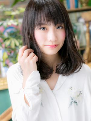 ナナメショートバングが可愛い♪