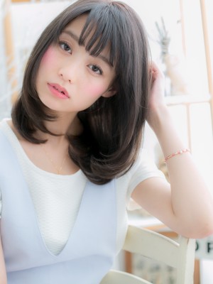 重厚感ある…黒髪美人クラシカル