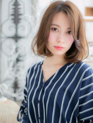 揺れるAライン、大人ボブ