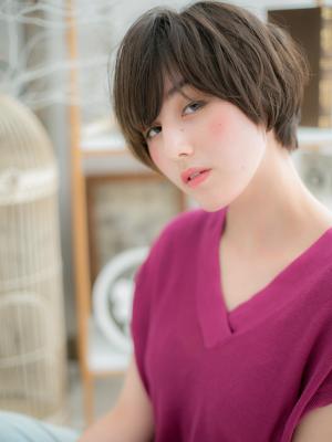 大人女子の厚めバング小顔プレミアムショート