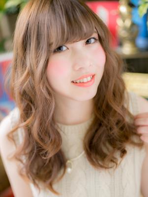 斜めバングのMIXカールロング