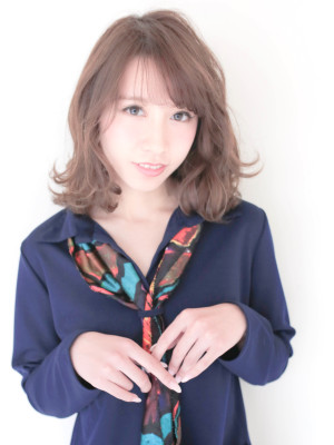大人フェミニンな揺れ感ほつれロブ