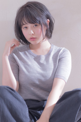 フォギーベージュカラーワンカールスタイル　AKI-199