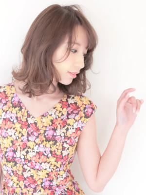 小顔もトレンド感も手に入る! ちょっぴりラフ感レイヤーミディ 小顔もトレンド感も手に入る! ちょっぴりラフ感レイヤーミディ