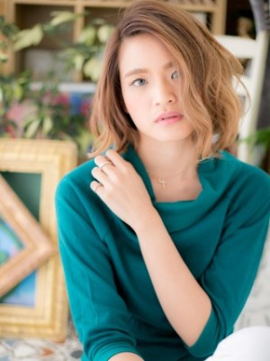 アシンメトリーｘグラデーションカラーミディ