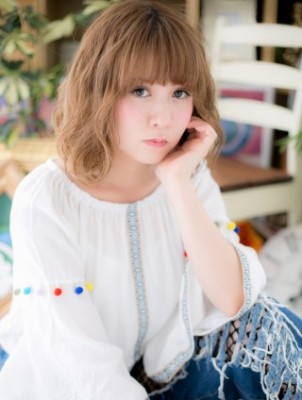 大人かわいい♪くせ毛風の小顔ボブ