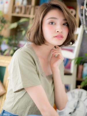 抜け感アシンメトリー…大人ボブ