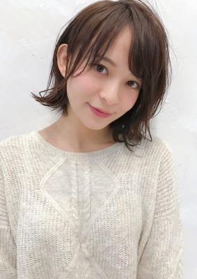 耳かけ小顔 外ハネボブ 