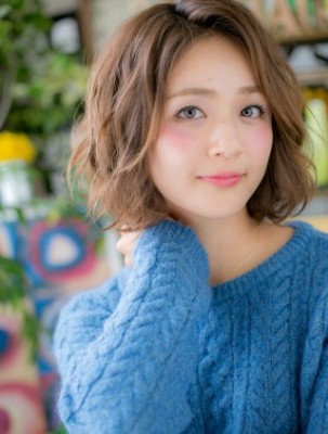 アシンメトリーな前下がりボブ