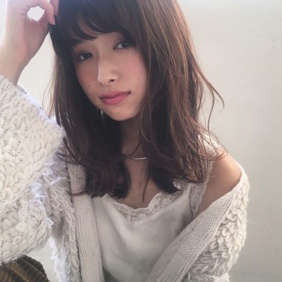 フェミニンとろみアッシュベージュ柔らかセミミディ