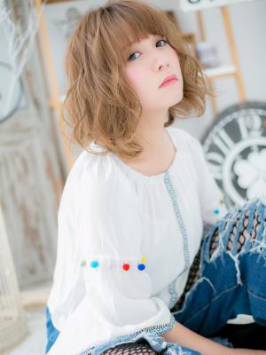 大人かわいい♪くせ毛風の小顔ボブ