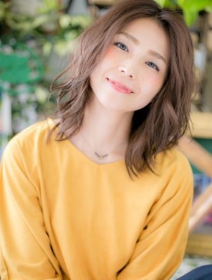 大人女子の抜け感センターパート