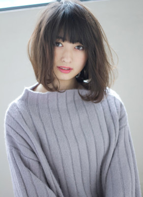白髪も綺麗に染まるグレージュカラー　ゆるふわなワンカール
