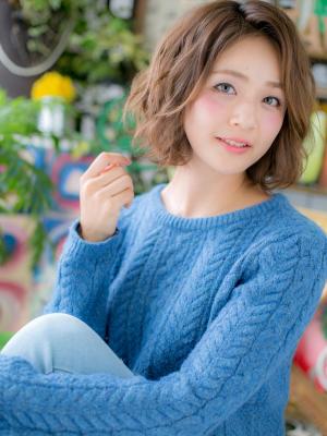 アシンメトリーな前下がりボブ