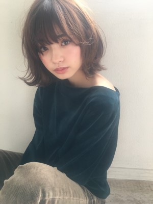 小顔くびれフェミニン外ハネパーマ