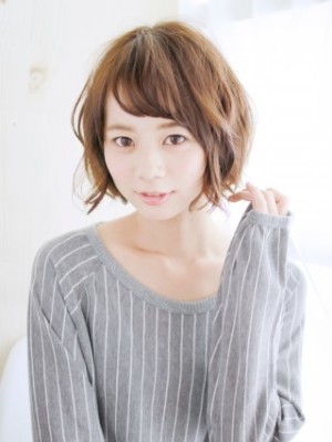 透け前髪が可愛い丸みバルーンボブ