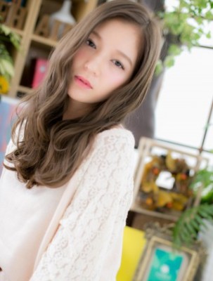 グラデーションカラーのくせ毛風エアリーロング