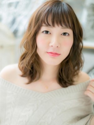 ふわふわくせ毛風ウェーブ…大人かわいい愛され顔