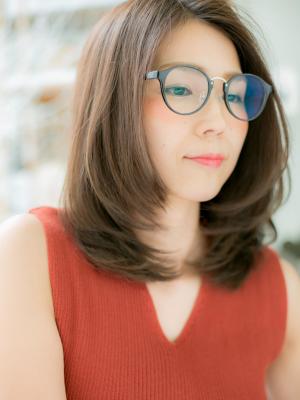 センターパート小顔ハンサムレイヤーミディ30代40代大人女子 センターパート小顔ハンサムレイヤーミディ30代40代大人女子