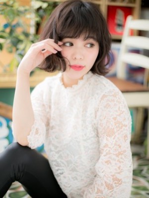 カジュアル＆フェミニン…くせ毛風大人ボブ
