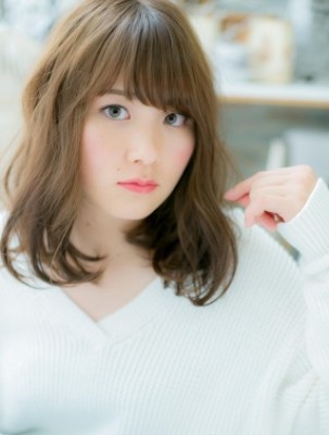 斜めバングで目力UP！くせ毛風☆ゆるふわナチュラルウェーブ