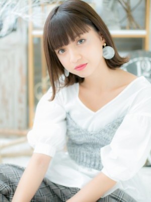 大人かわいい透け感ツヤ髪切りっぱなしオン眉小顔外ハネボブ