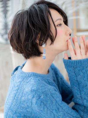 黒髪アシンメトリーくせ毛風前下がりボブ30代40代大人女子