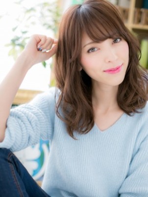 とろみカールが大人かわいい☆くせ毛風セミディ