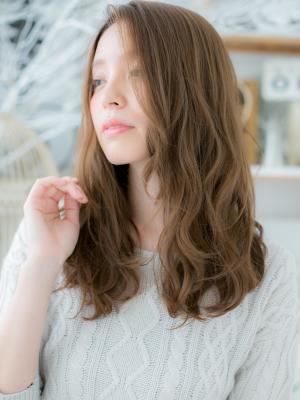 女っぽさ全開…アシンメトリーロング