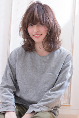 ゆるふわで柔らかく見せるレイヤースタイル AKI-266