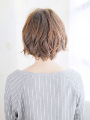 透け前髪が可愛い丸みバルーンボブ