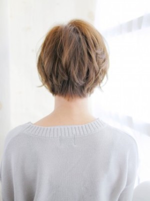 大人可愛い外ハネショートヘア