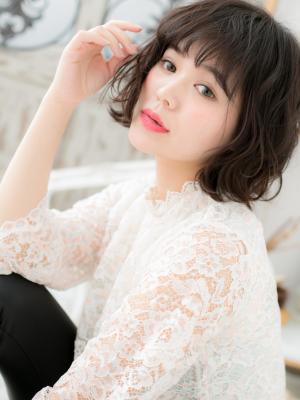 カジュアル＆フェミニン…くせ毛風大人ボブ