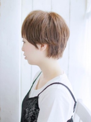 外ハネショートスタイル