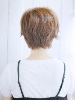外ハネショートスタイル