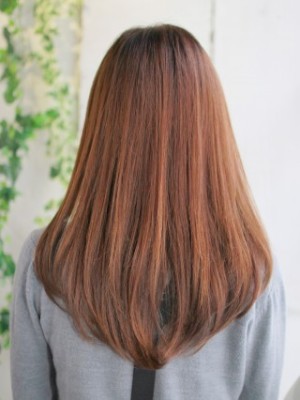 ストレートヘアーのナチュラルスタイル