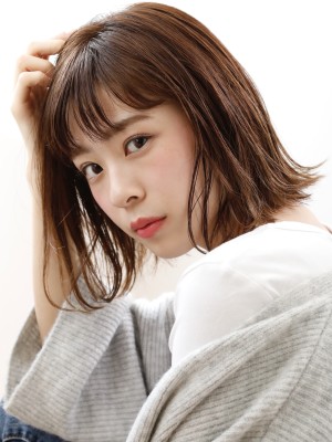 はね透明感ボブ