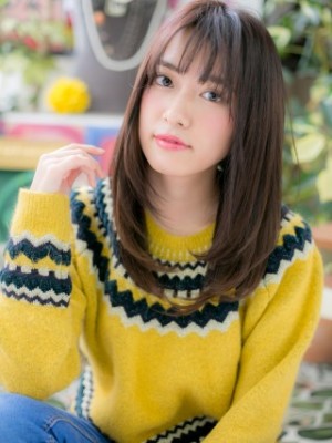 前下がりの小顔ナチュラルストレート