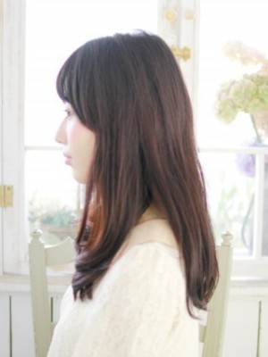 内巻きフェミニンスタイル